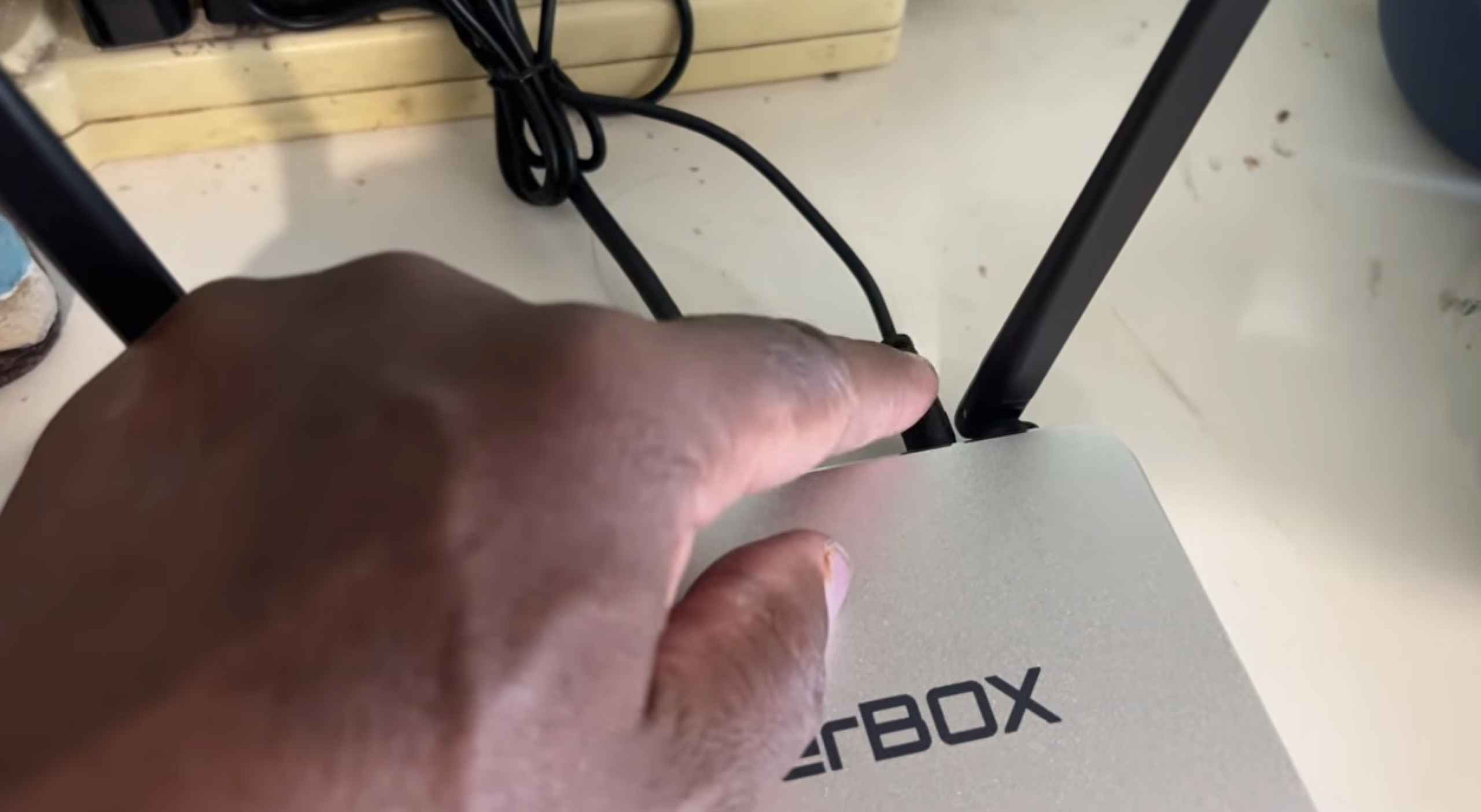 SuperBox Keeps Turning Off Randomly? 7 Proven Fixes 3 A technician performing a 5-minute cold power cycle by unplugging cables from a SuperBox streaming device.